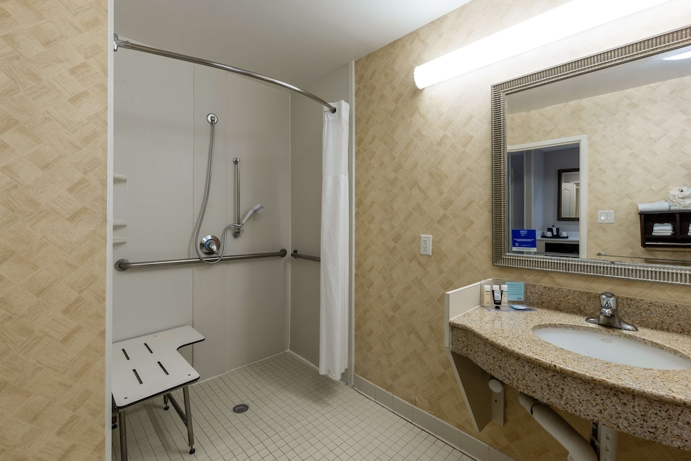 Hampton Inn & Suites Jacksonville Deerwood Park - photo 56