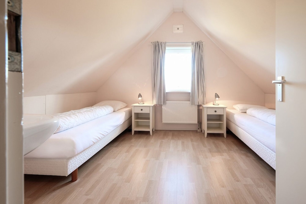 Charming villa with terrace near forest — 4-Star Luxury Hotel in Schagen, Netherlands
