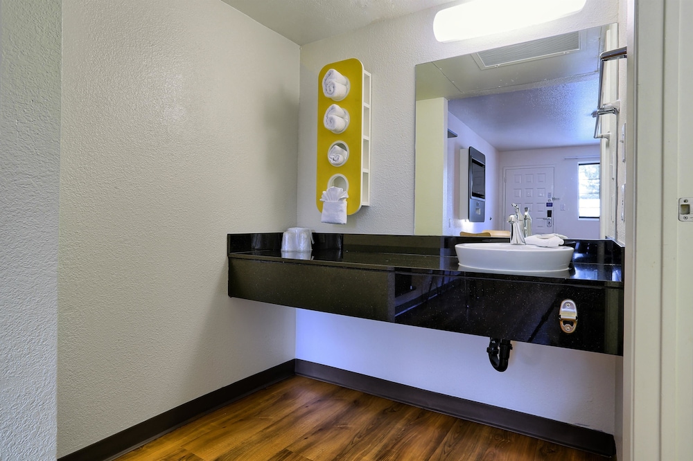 Super 8 by Wyndham Petaluma - photo 37