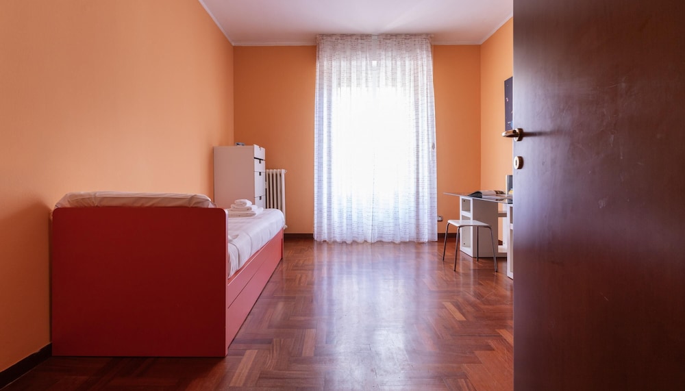 Italianway Easy Sismondi 74 — 4-Star Luxury Hotel in Milan, Italy
