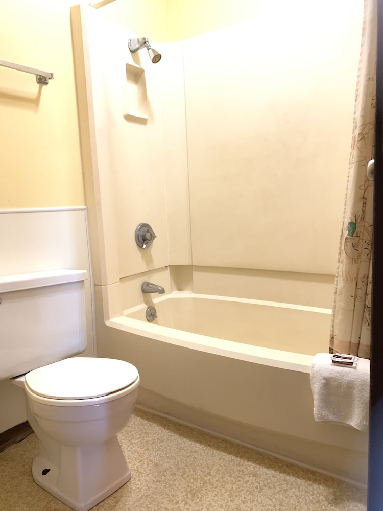 Circle S Motel - photo 5