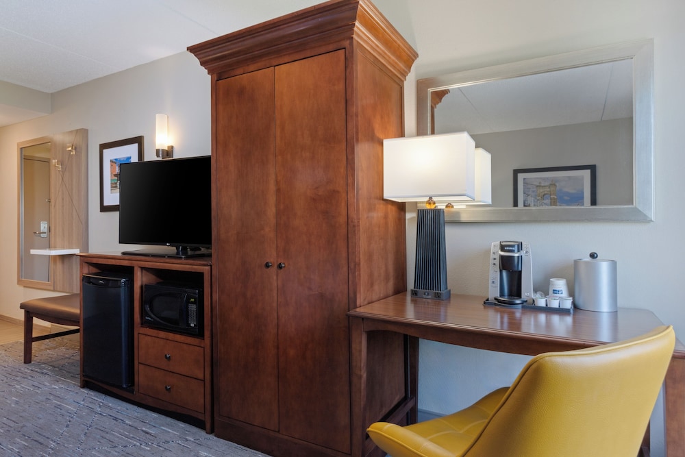 Holiday Inn Express & Suites Cincinnati Riverfront by IHG - photo 19