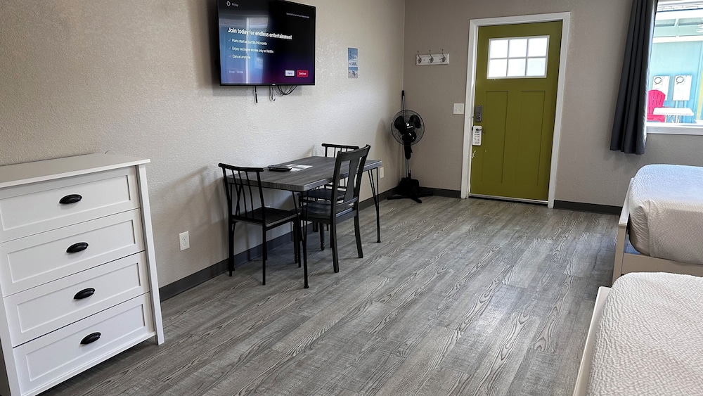 The Coastal Inn and Suites - photo 117