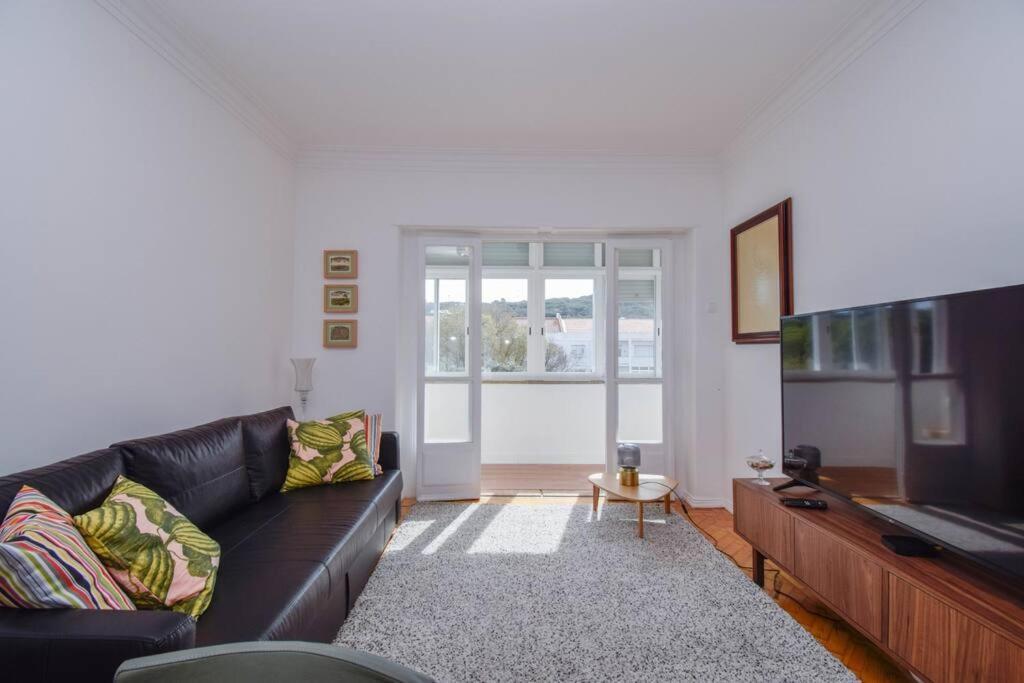 Cozy and Sunny Family Apartment — 4-Star Luxury Hotel in Lisbon, Portugal