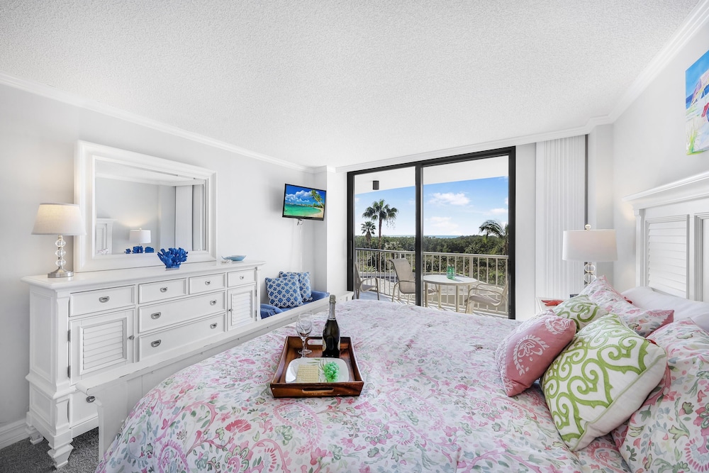Beachfront condo in resort style community with pool - photo 22