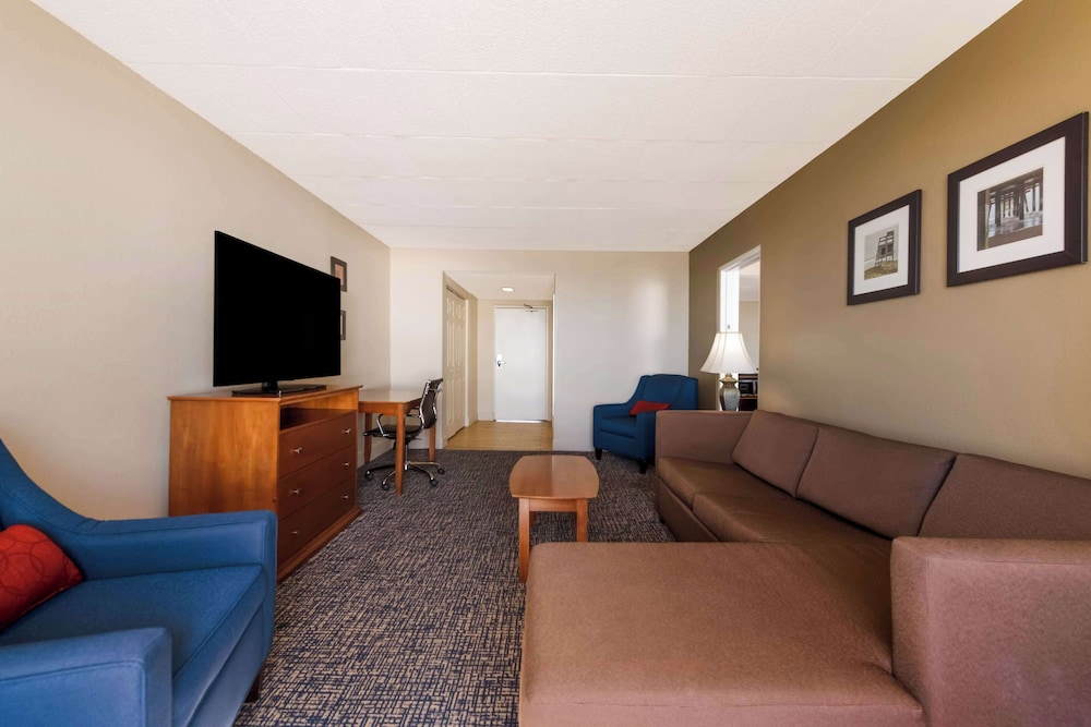 Comfort Inn South Oceanfront - photo 35