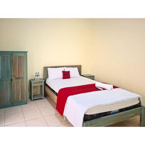 RedDoorz near Alun Alun Jepara in Jepara, Indonesia