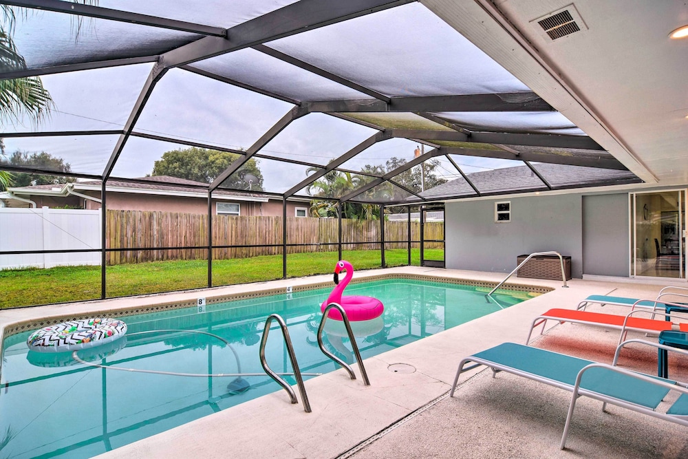 Updated Largo Getaway w Private Pool & Lanai — hotel in Largo