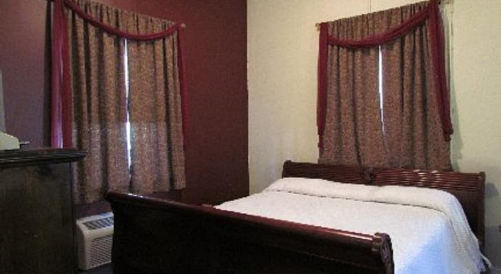 MacArthur Inn - photo 2