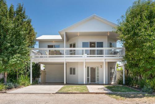 Chloe’s Place Aldinga Beach C21 SouthCoast Holidays in Aldinga Beach, Australia