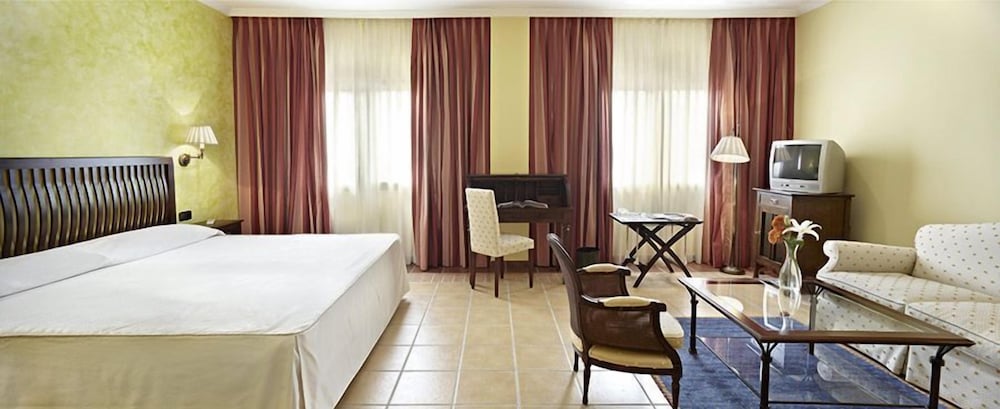 Hotel Mafalda De Castilla — Plasencia — photo 5