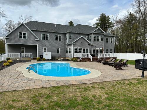 9 Bedroom Saratoga Retreat In Ground Heated Pool HotTub Firepit Gourmet Kitchen Private Office — 4-Star Luxury Hotel in Saratoga Springs, United States