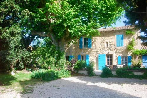 Superbe Mas Proche Centre Ville — hotel in Salon-De-Provence