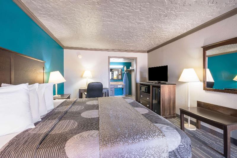 Econo Lodge Inn & Suites Oklahoma City - photo 18