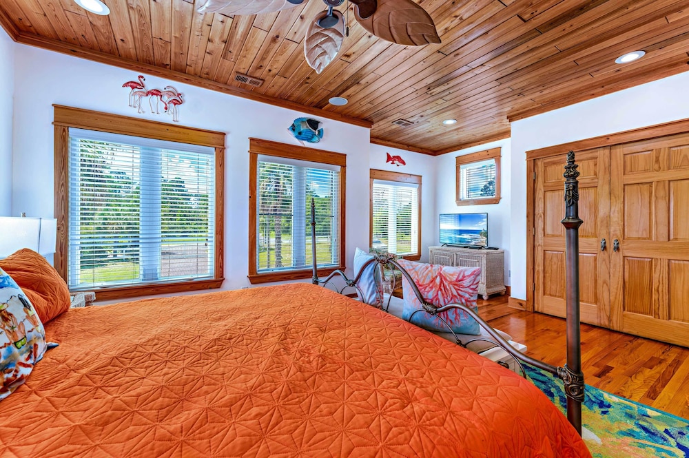Riverfront Carrabelle Home with Furnished Patio — 4-Star Luxury Hotel in Carrabelle, United States