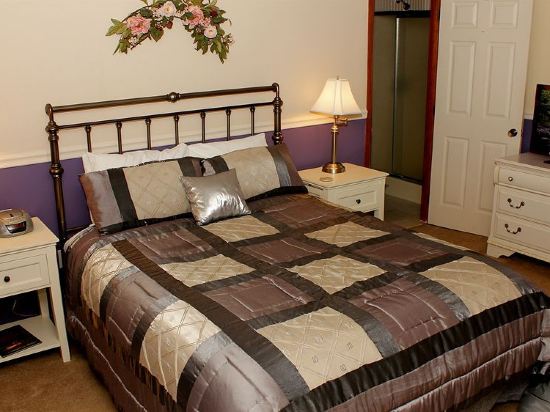 Eight Gables Inn - photo 22