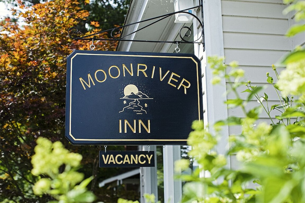 Moonriver Inn in Monticello, United States