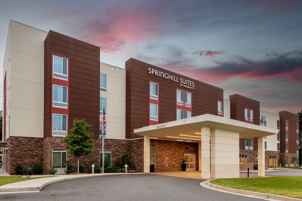 SpringHill Suites by Marriott Atlanta Alpharetta Roswell - carbon neutral hotel in Alpharetta