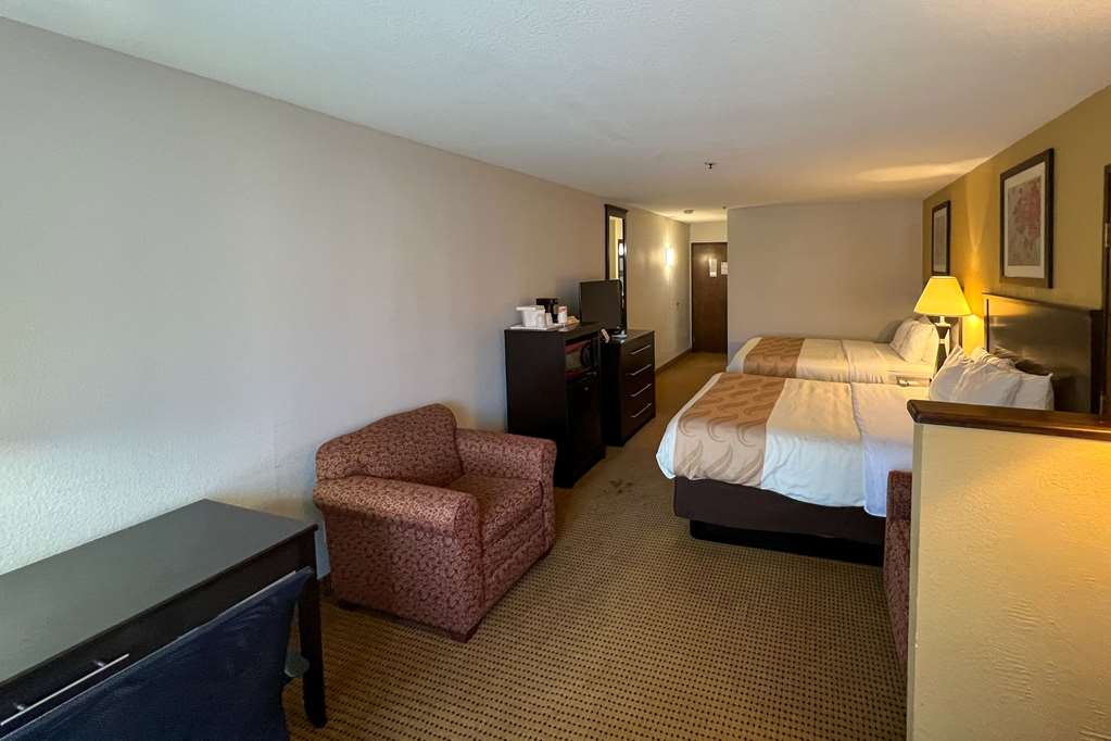 Quality Inn & Suites Farmington - photo 35