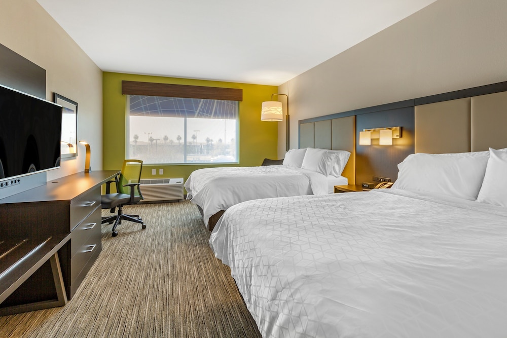 Holiday Inn Express & Suites Phoenix Dwtn State Capitol by IHG - photo 14
