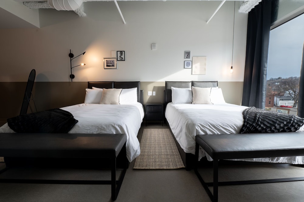Arch and Cable Hotel - photo 23