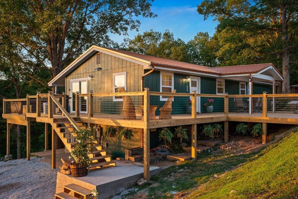 Hot Tub Firepit Bunkroom Near Crick — Omaha