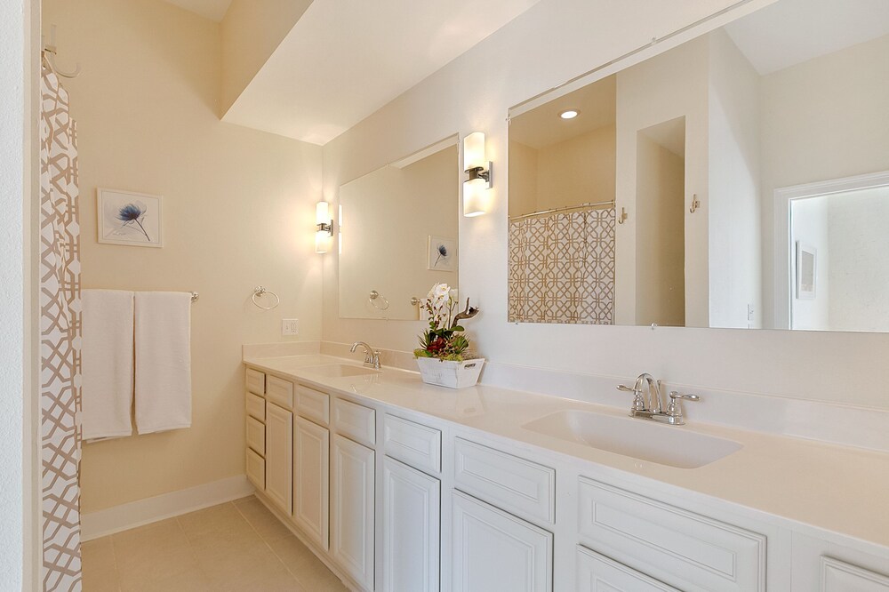 Hip 2BR in Arts Warehouse District - photo 47