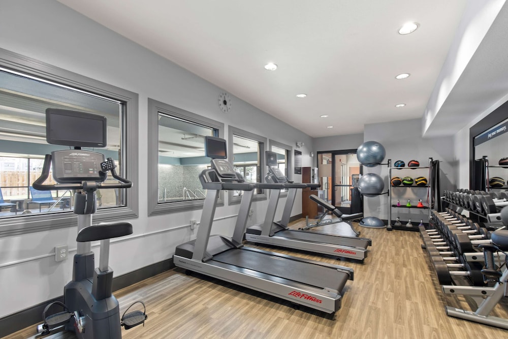 Hampton Inn & Suites Greeley - photo 42
