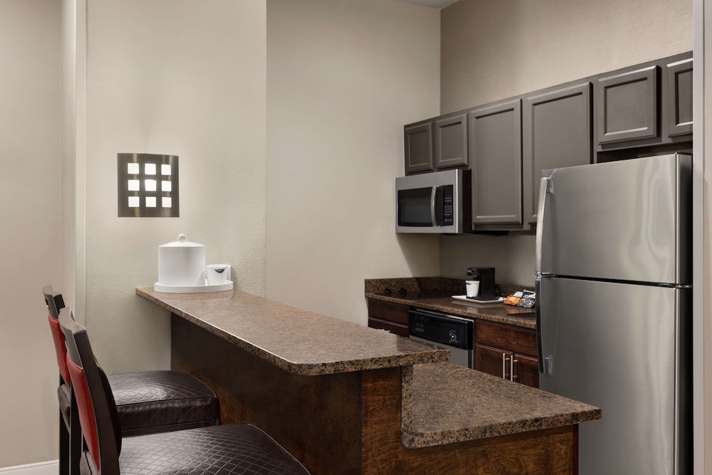 Hampton Inn and Suites New Orleans Convention Center - photo 41