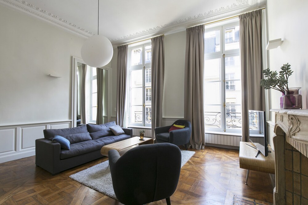 Faubourg Saint Honore — 4-Star Luxury Hotel in Paris, France