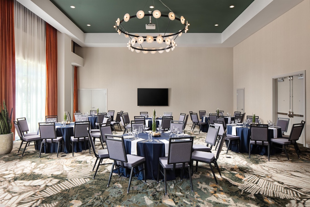 Embassy Suites By Hilton Chattanooga Downtown - photo 71