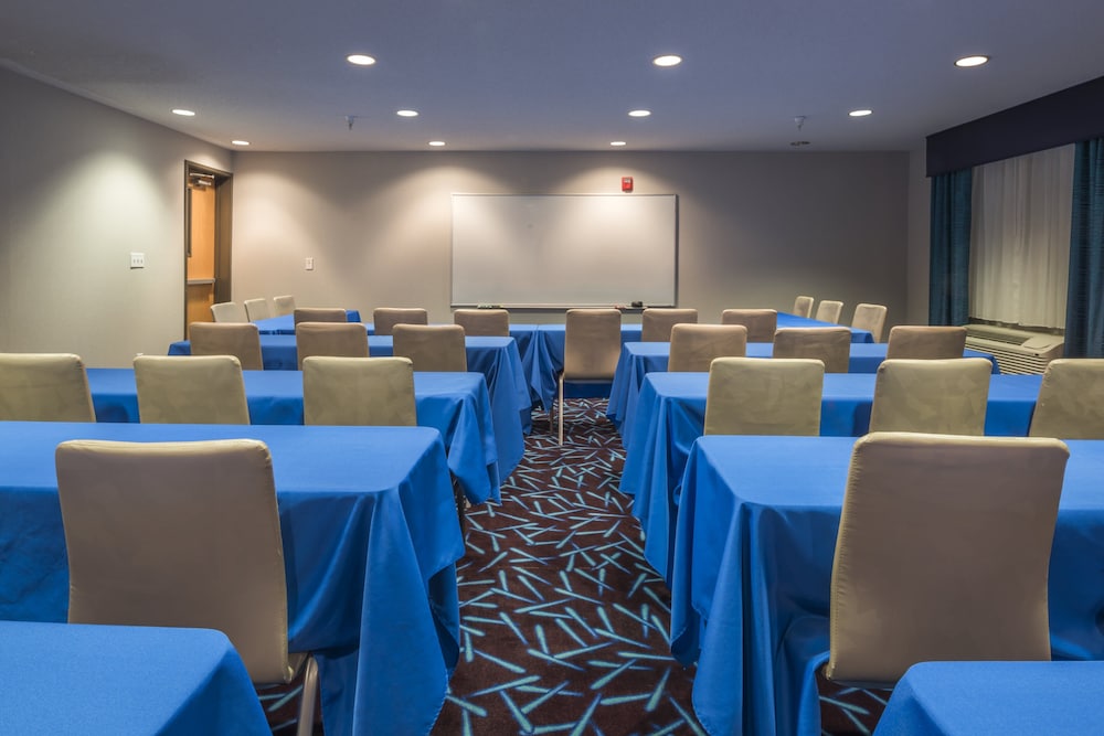 Holiday Inn Express Hotel & Suites Livermore by IHG - photo 34