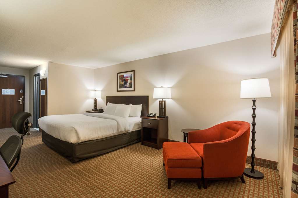 Clarion Hotel Convention Center - photo 26