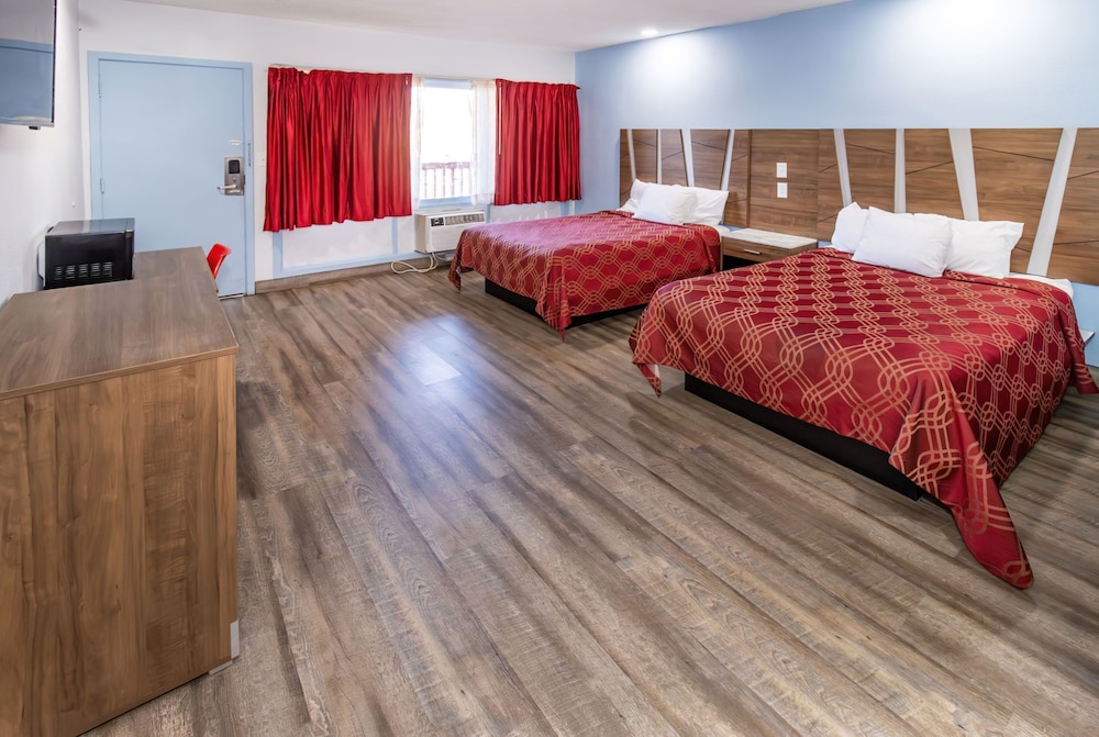 Econo Lodge Evansville - photo 7