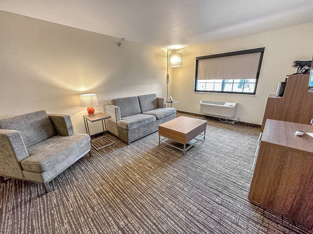 Estherville Hotel & Suites - photo 23