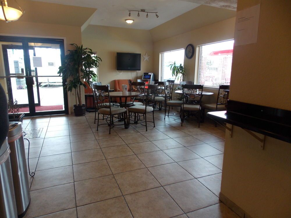 Travelodge San Antonio Downtown - photo 9