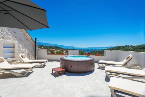 Holiday house Jogo — 4-Star Luxury Hotel in Selca, Croatia