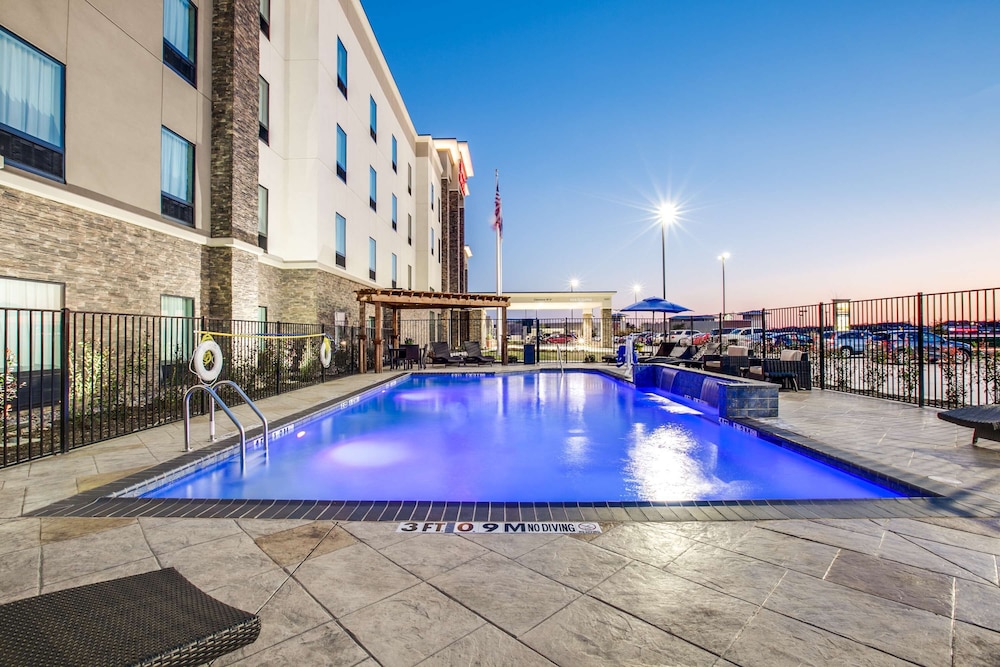 Hampton Inn & Suites Dallas Ft. Worth Airport South - photo 38