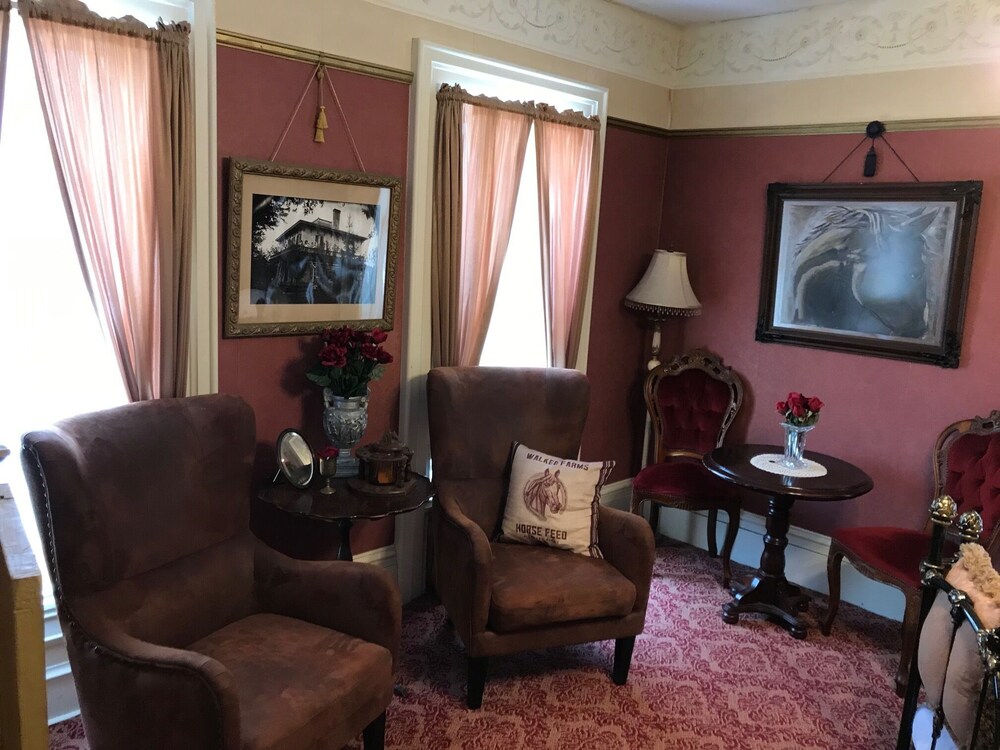 Iron Amethyst Inn Boutique Hotel - photo 7