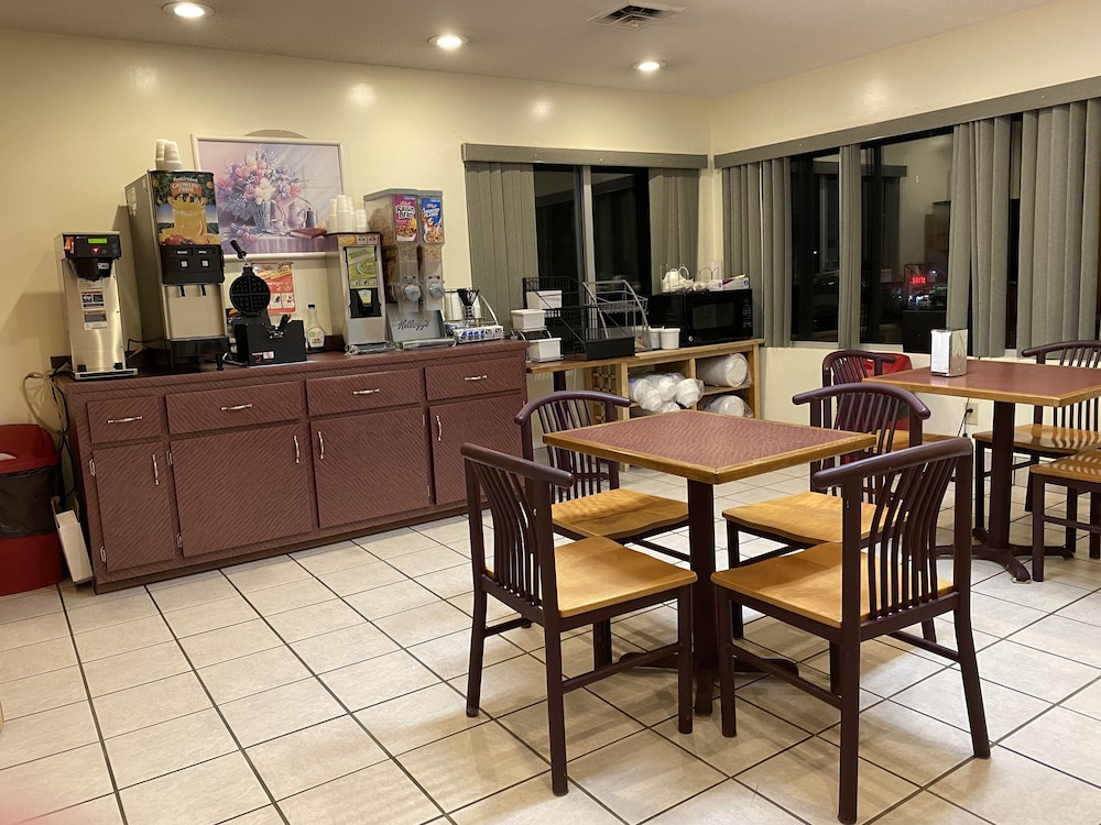 Knights Inn & Suites Dublin - photo 27