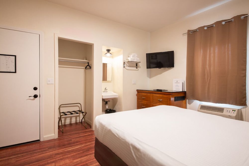 Anchor Pointe Inn - photo 7