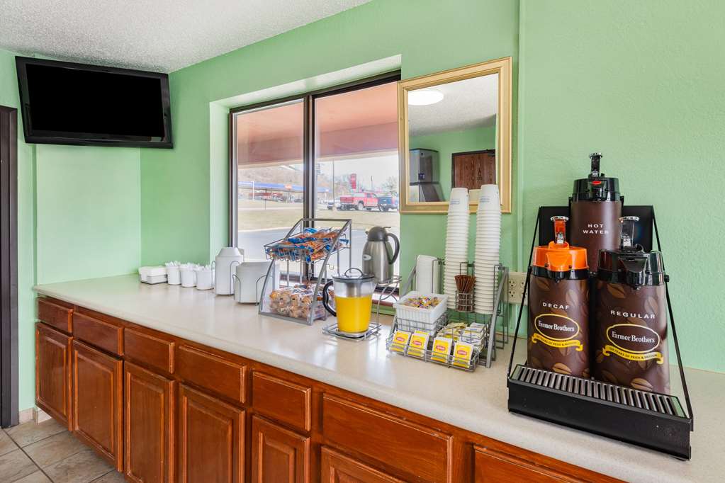 Super 8 by Wyndham Waynesburg - photo 39