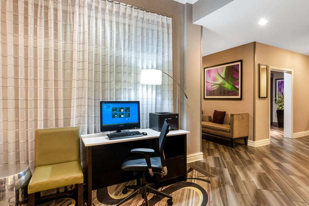 La Quinta Inn & Suites by Wyndham Mesa Superstition Springs - photo 40