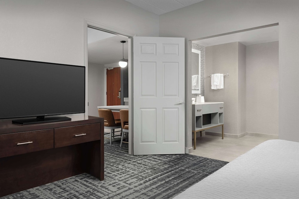 Homewood Suites by Hilton Reading - photo 12