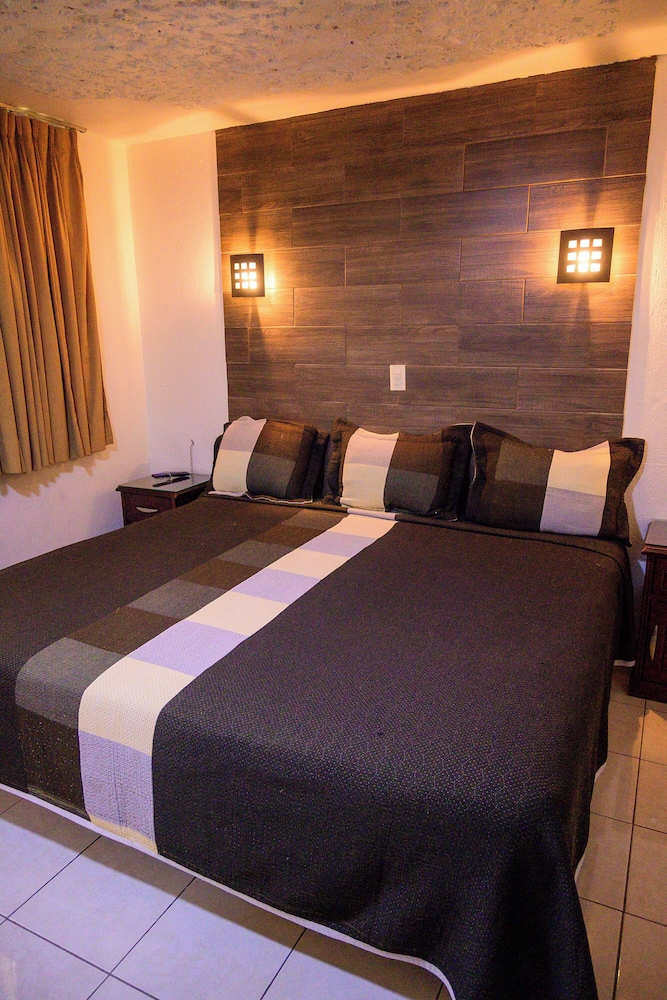 Hotel Acuario En Ocotlán — Ocotlan — photo 3