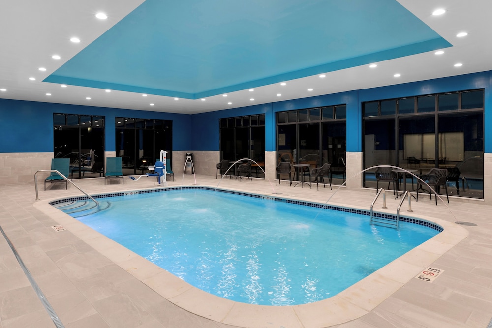 Hampton Inn Saline - photo 24