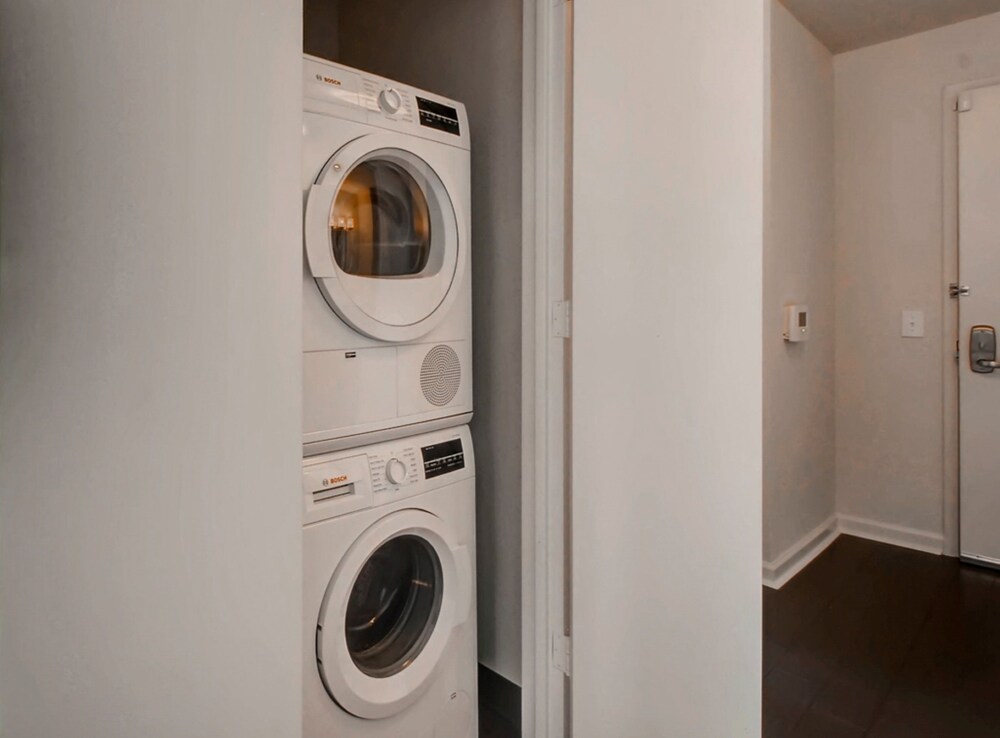 Global Luxury Suites at Newport - photo 41