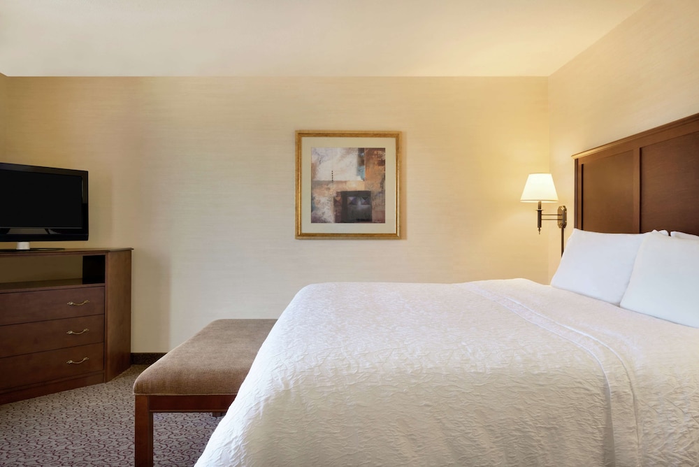 Hampton Inn & Suites West Bend - photo 12