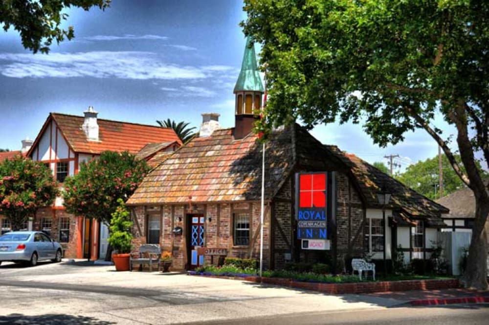 Royal Copenhagen Inn - photo 33