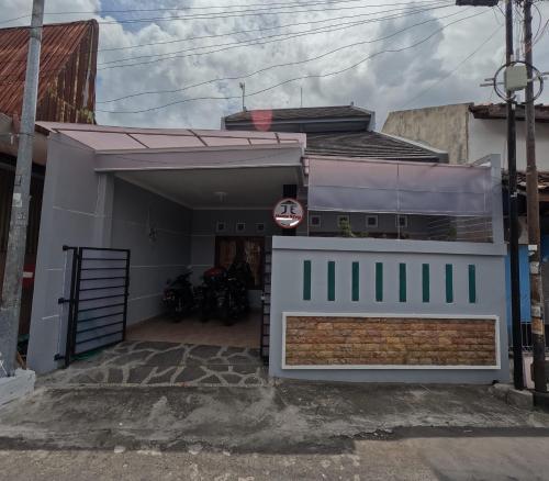JE Homestay Jogja — 4-Star Luxury Hotel in Yogyakarta, Indonesia